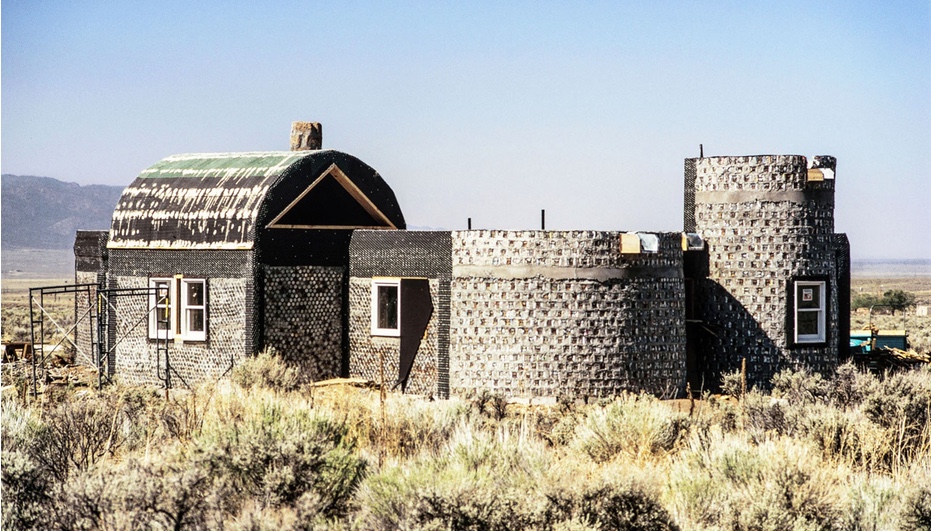 David Hiser. Experimental home built with empty cans, 1972. © Environment Protection Agency