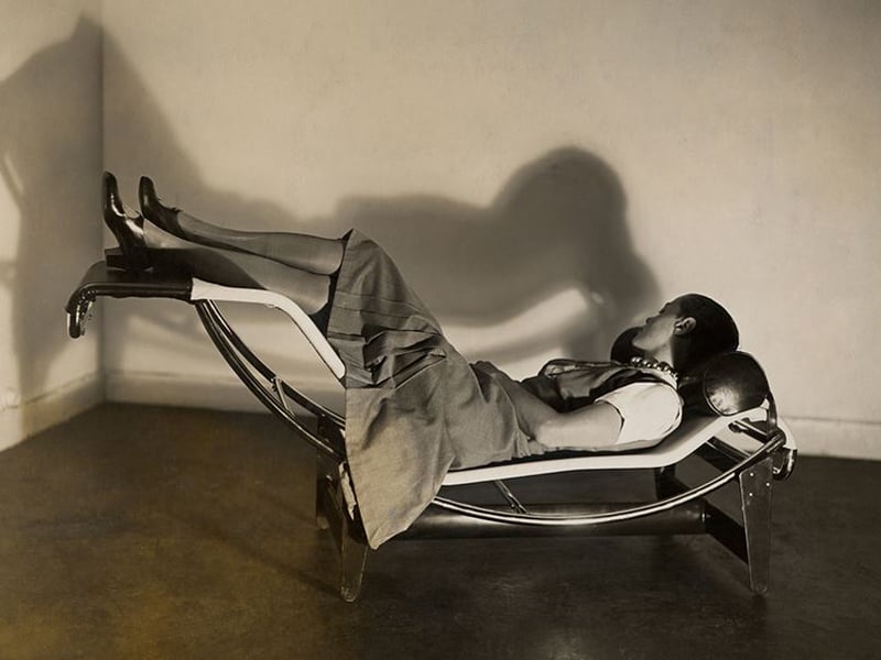 Charlotte Perriand on the chaise longue basculante