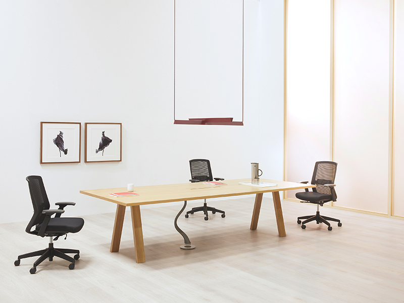 Shaker conference table by Nienkamper