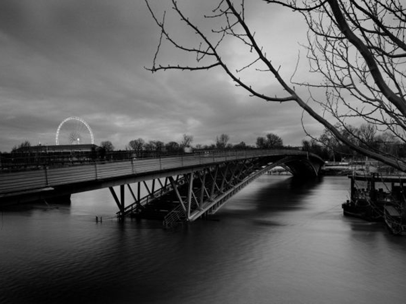 Black and white image of Marc Mimram Solferino Bridge, Paris, France taken by Erieta Attali