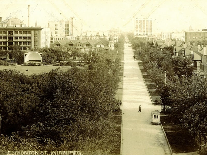 Old photo looking west on Edmonton St. in Winnipeg