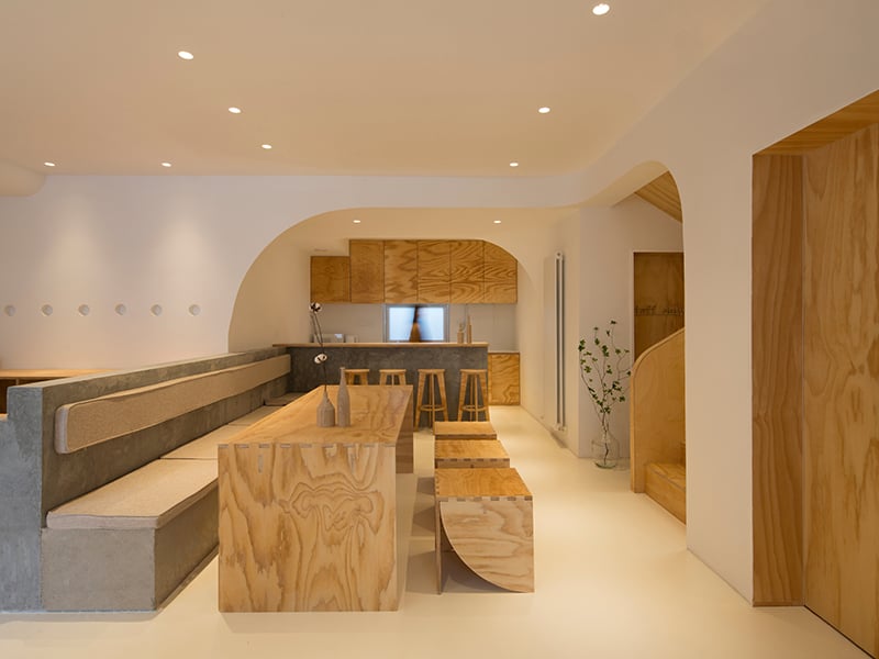 Communal kitchen and dining space at Sleeping Lab hotel