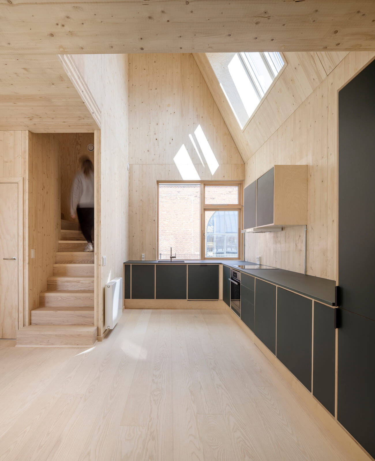 Kitchens by the sustainable Danish brand Stykka, based on a prefabricated modular system that can be made to adapt to any space, are used in both home models.