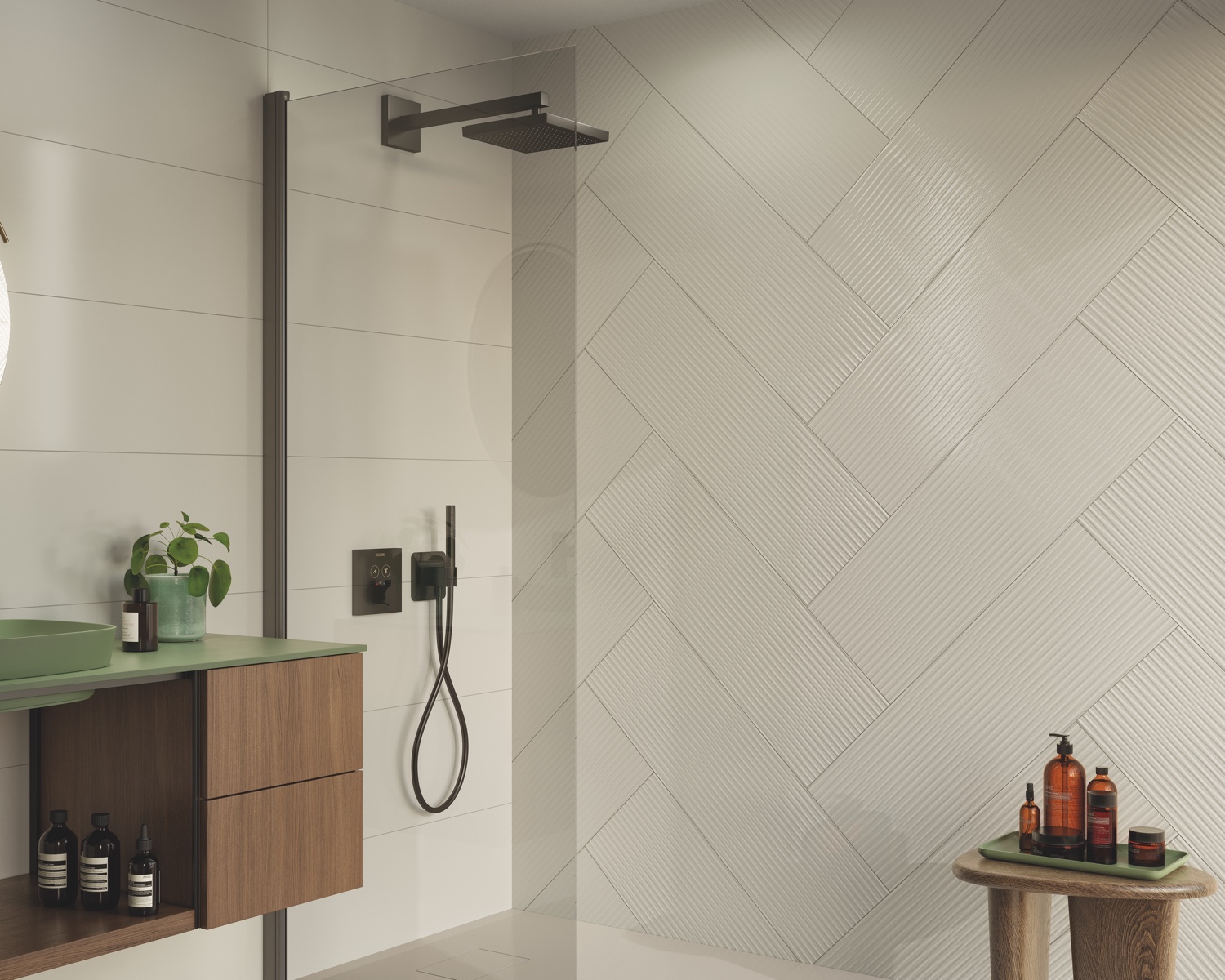Shower with khaki-coloured tiles
