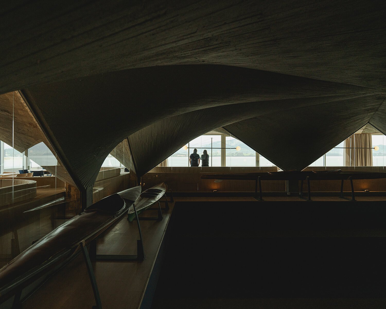 Building with concrete arches