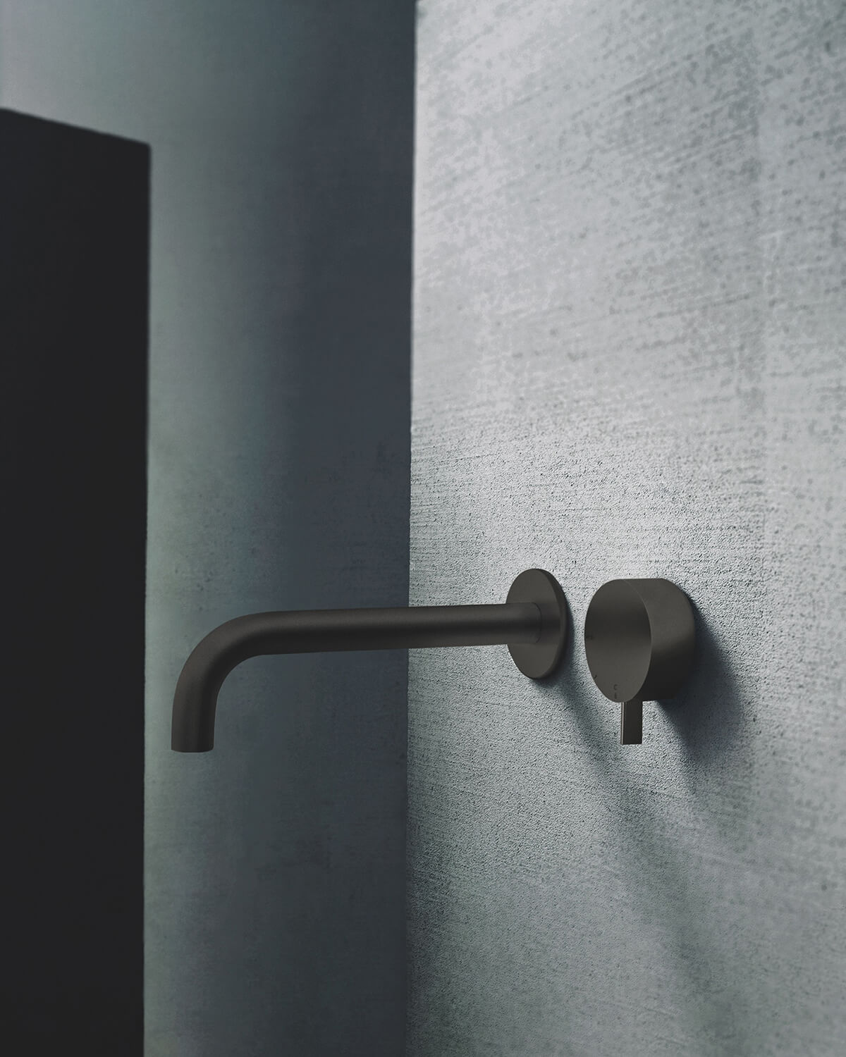 Black faucet
