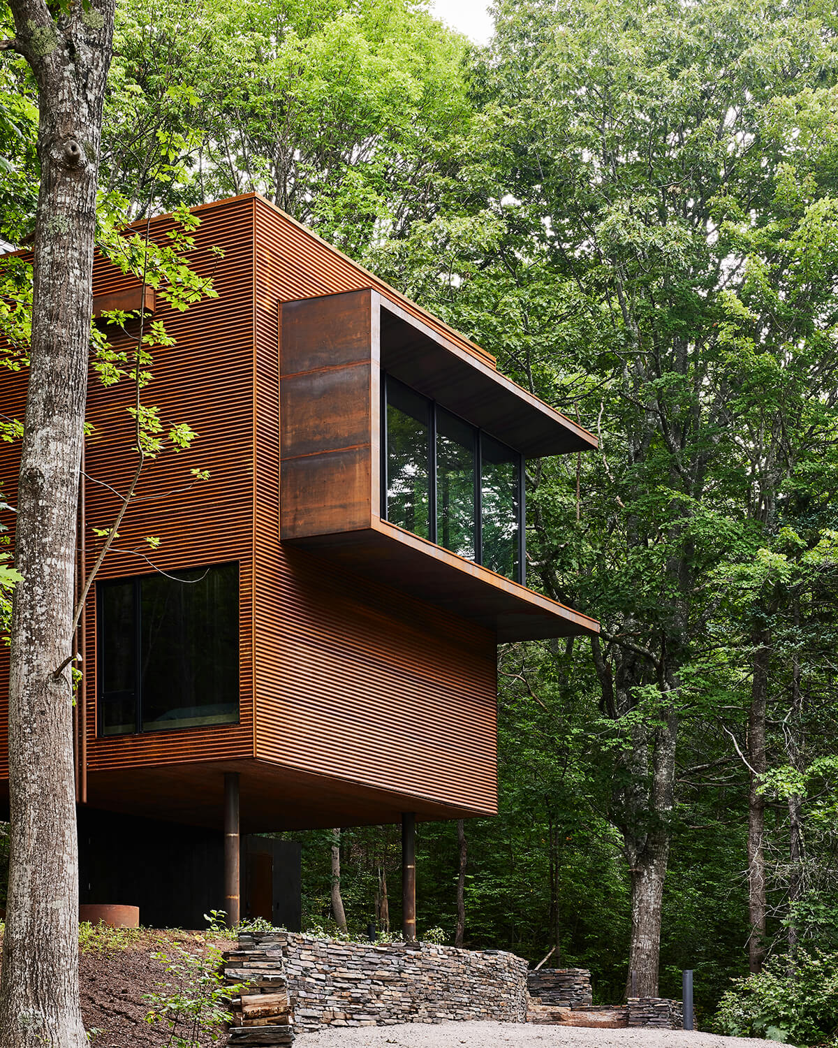 White Rock cabin by Omar Gandhi