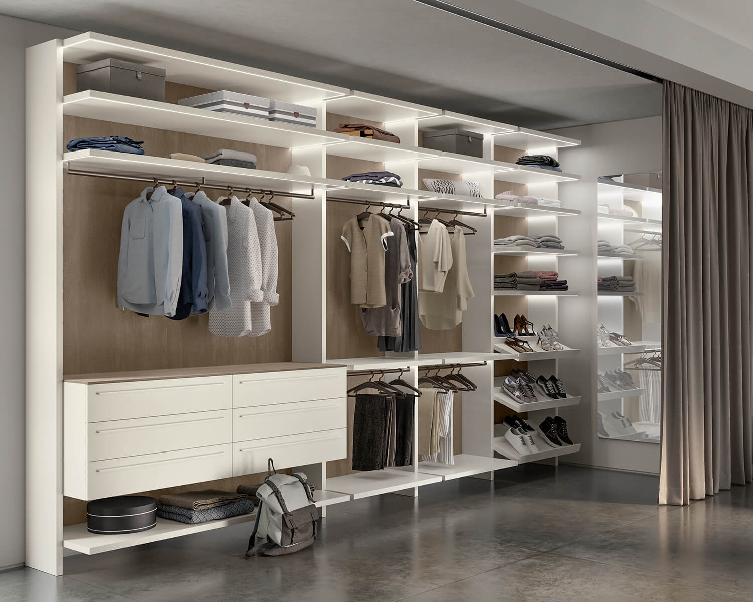 Walk-in Fluida Wardrobe designed by Vuesse and Scavolini