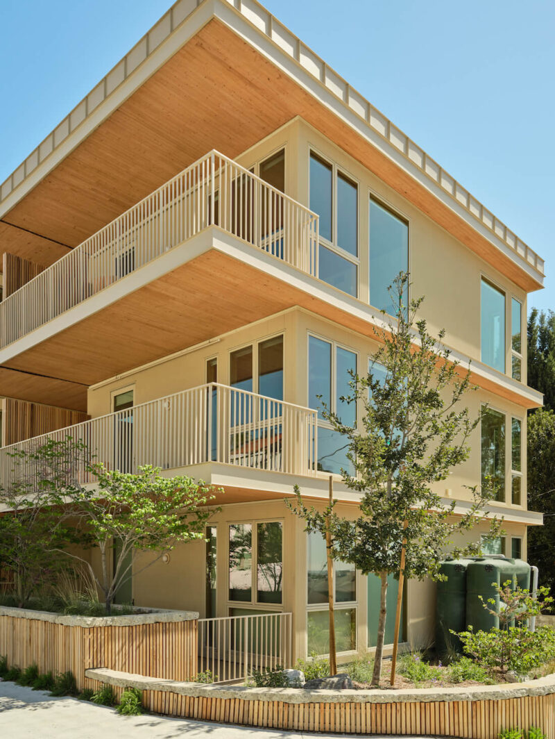 Exterior SuperLA close-up view