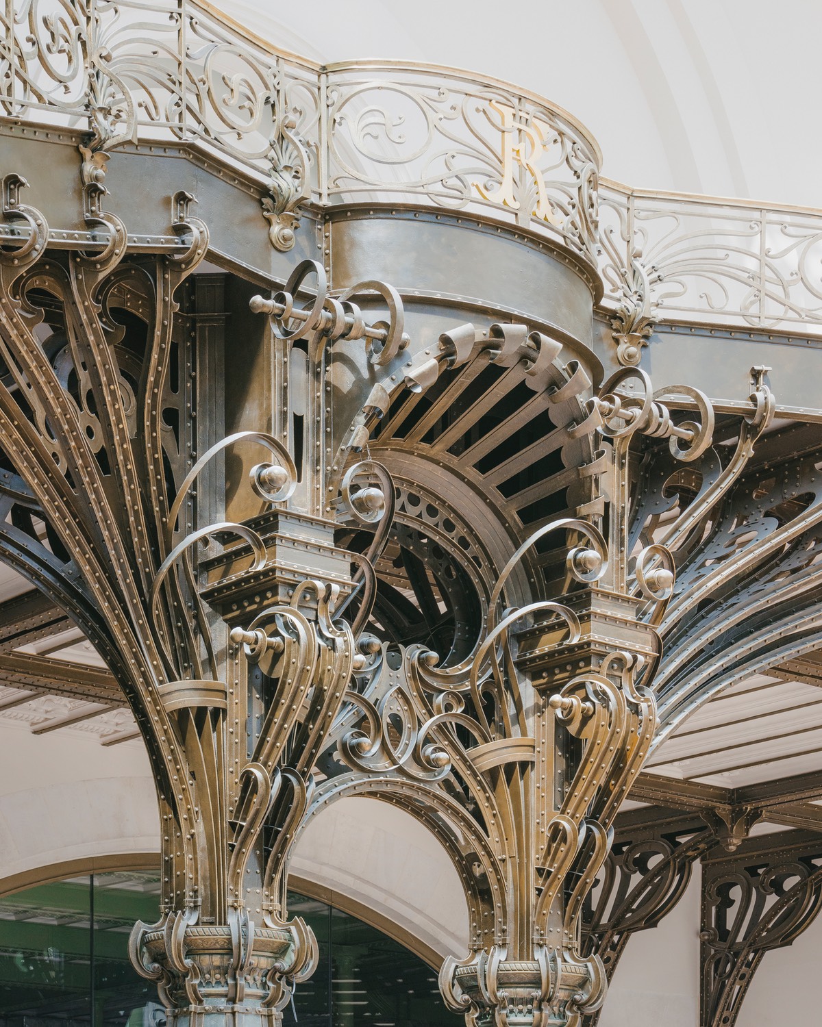 A closeup of the elaborate metalwork that adorns the columns in the nave of the Paris Grand Palais.