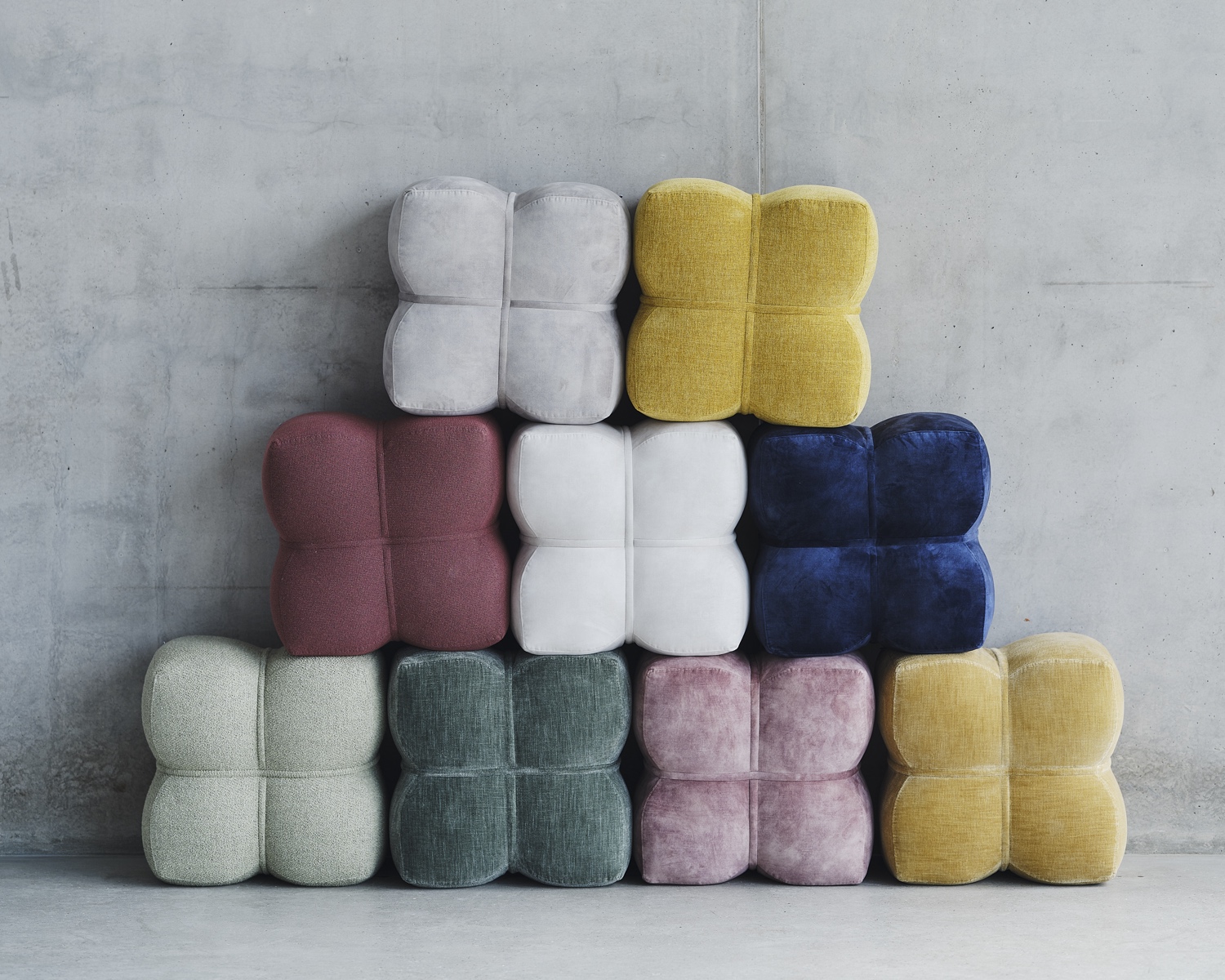 Nawabari Pouffe
