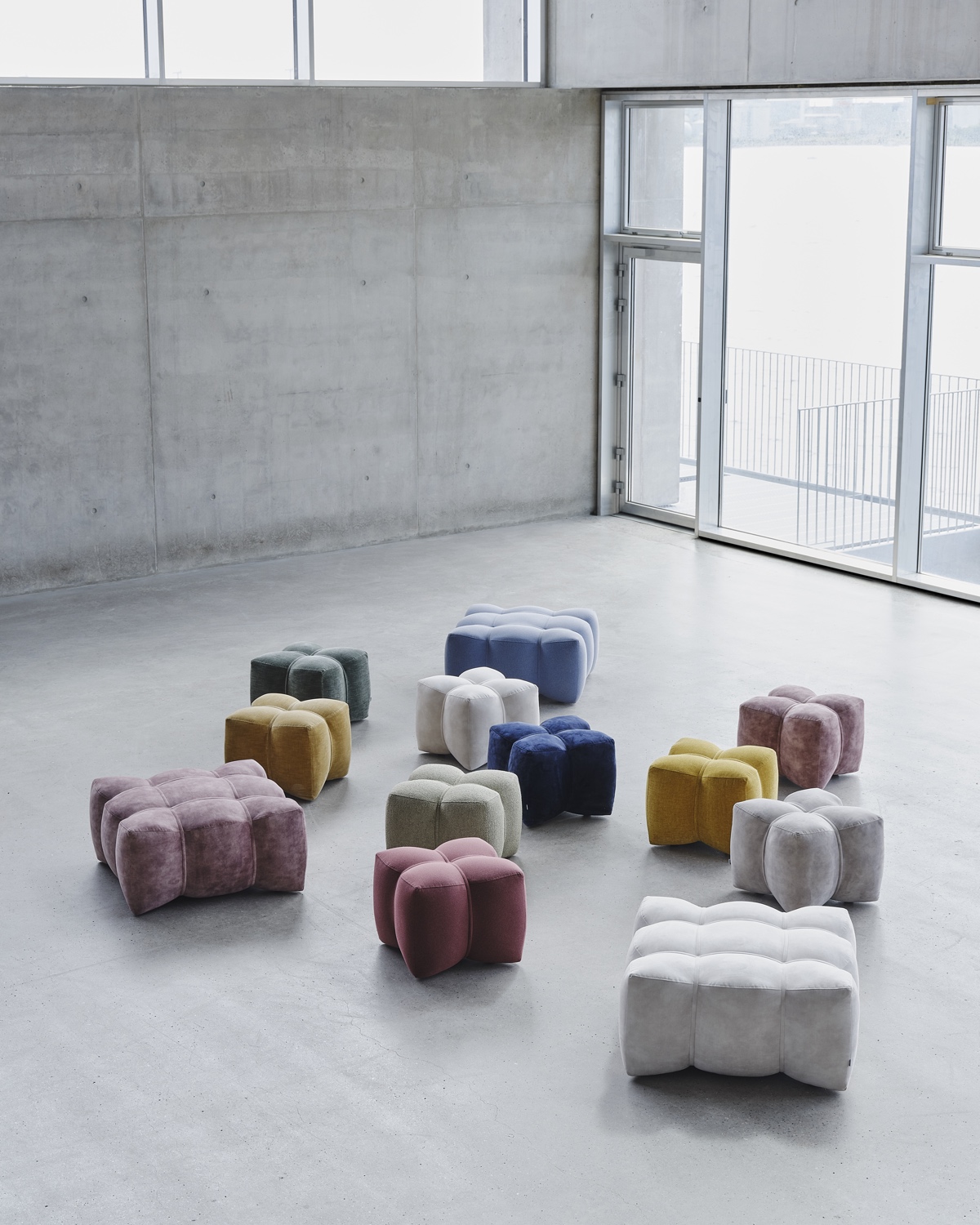 Nawabari Pouffe