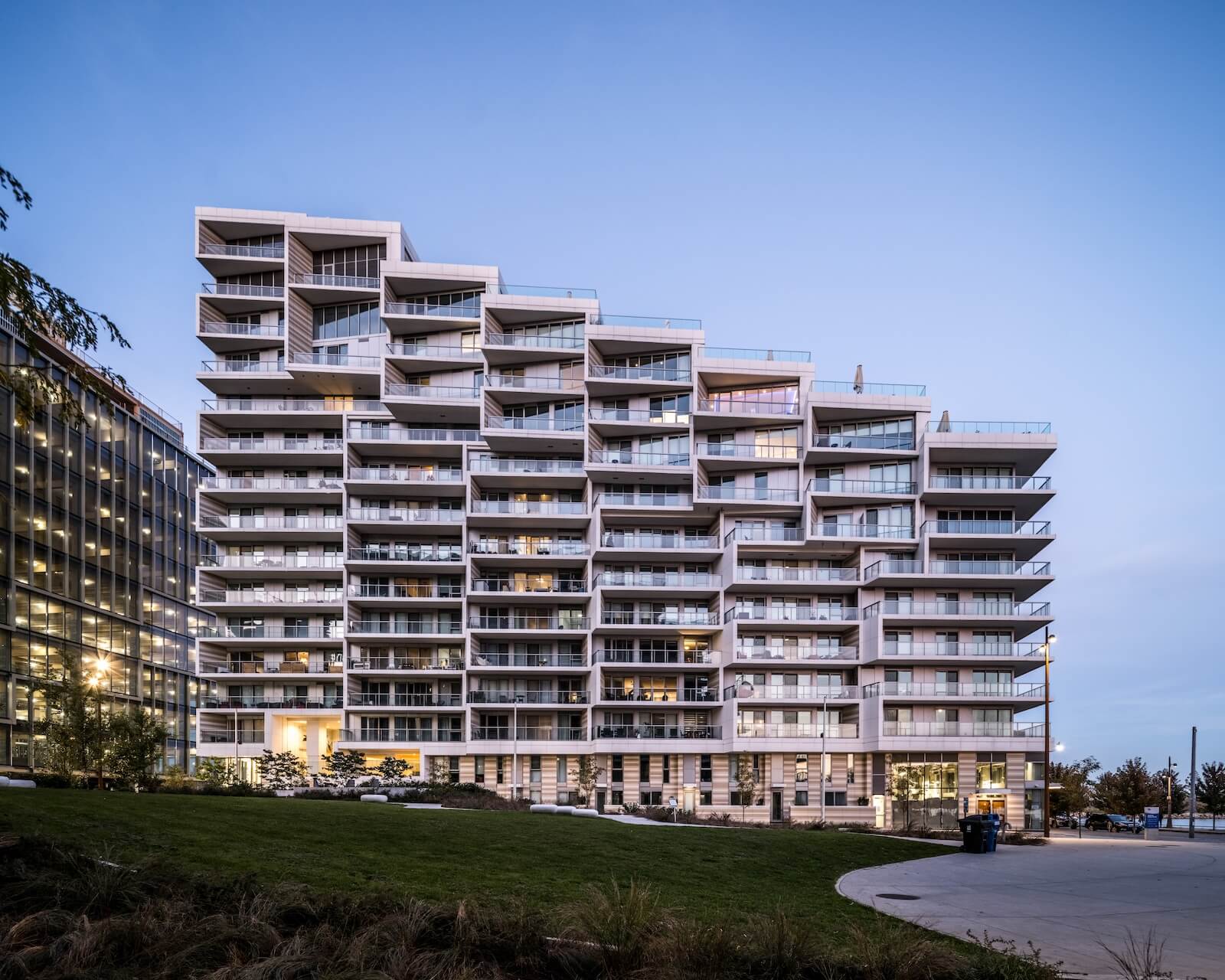 At East Bayfront Toronto by 3XN, Aquabella features rectilinear massing. The L-shaped structure houses 174 residential units, a daycare and ground-floor retail.
