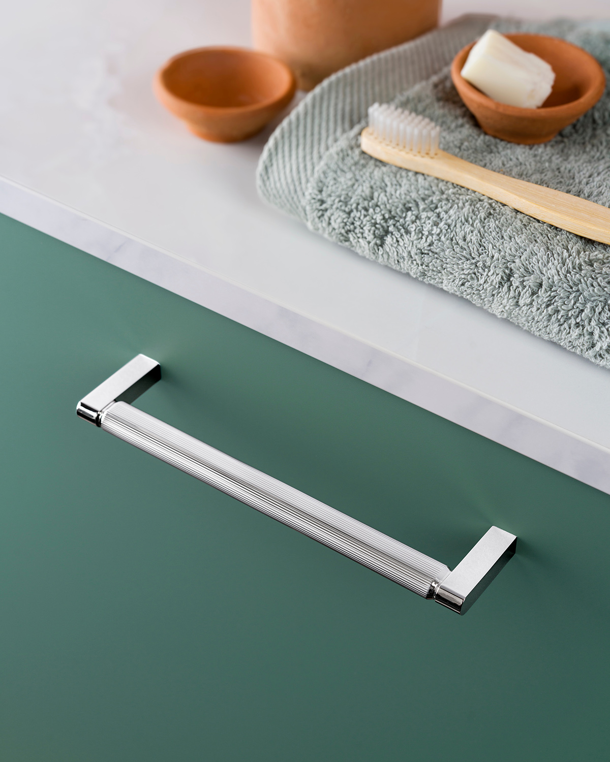 Metal drawer pull
