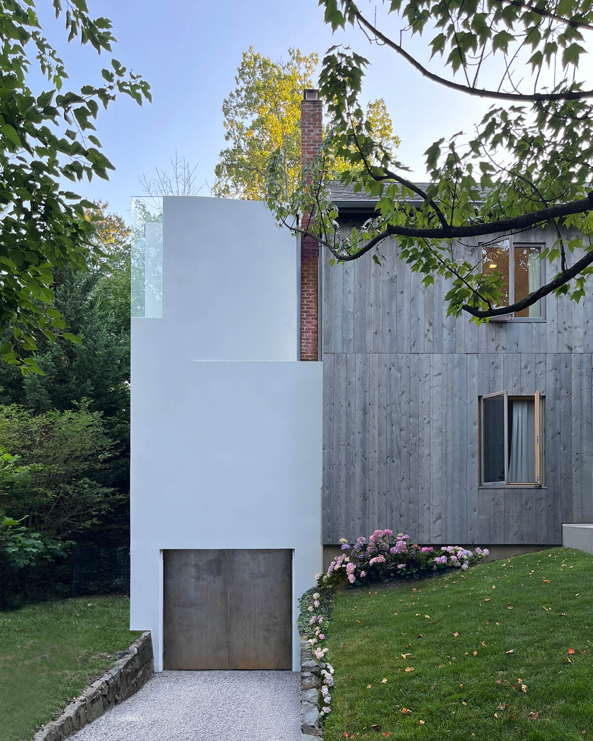 Front elevation Julian King's New York home, showing the new stark white addition