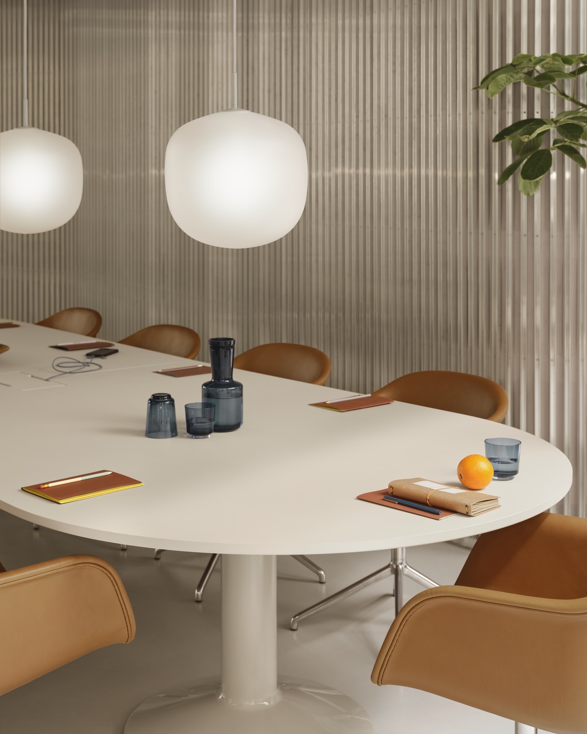 Midst conference table Muuto