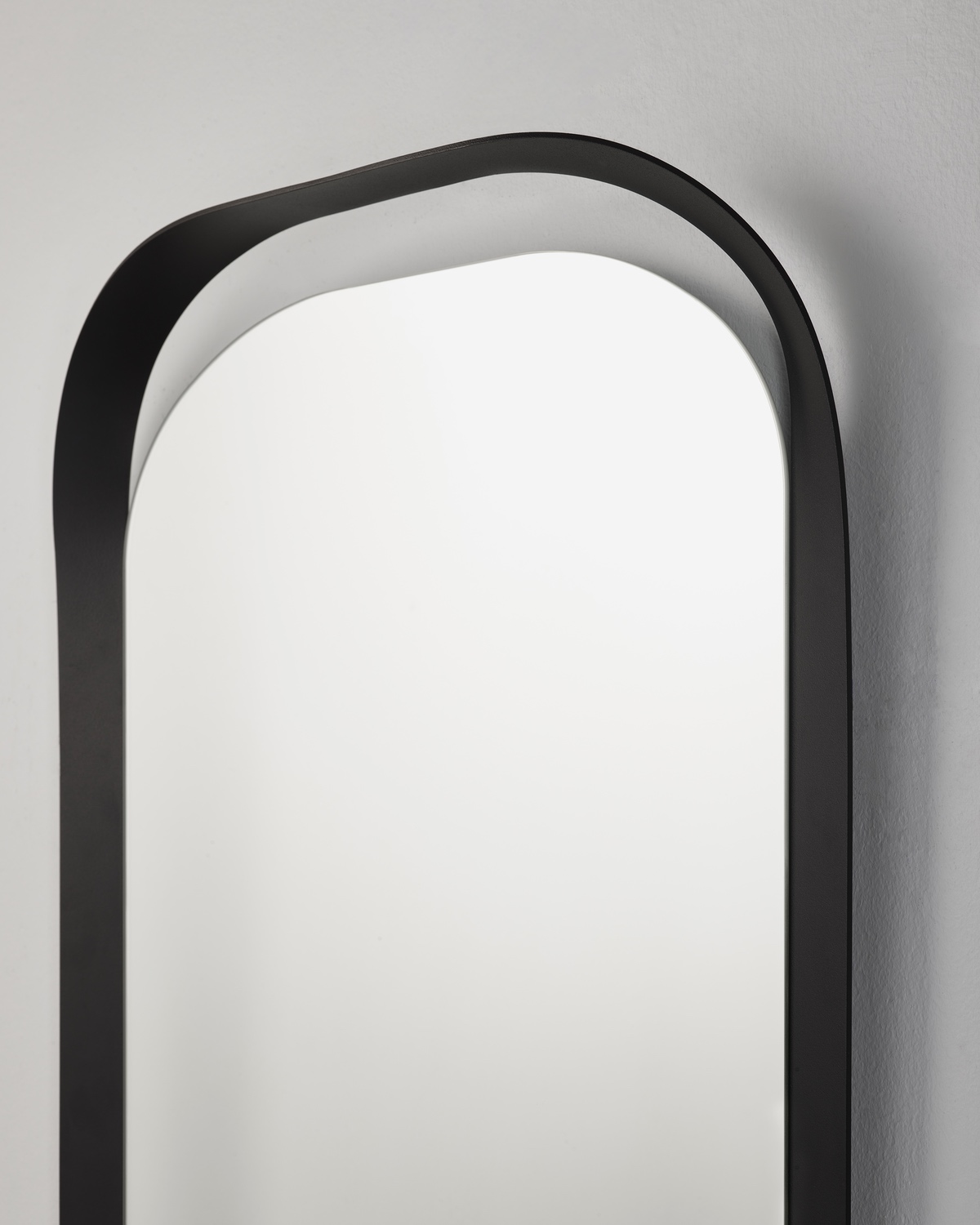Calligra mirror by Studio Niruk for Deknudt