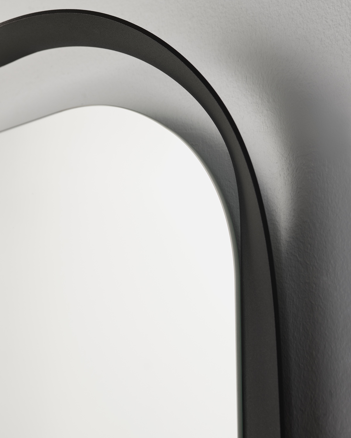 Calligra mirror by Studio Niruk for Deknudt with sculptural black-painted metal frame