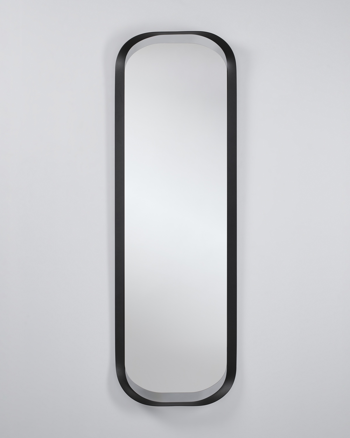 The Calligra mirror by Studio Niruk for Deknudt was inspired by the art of calligraphy