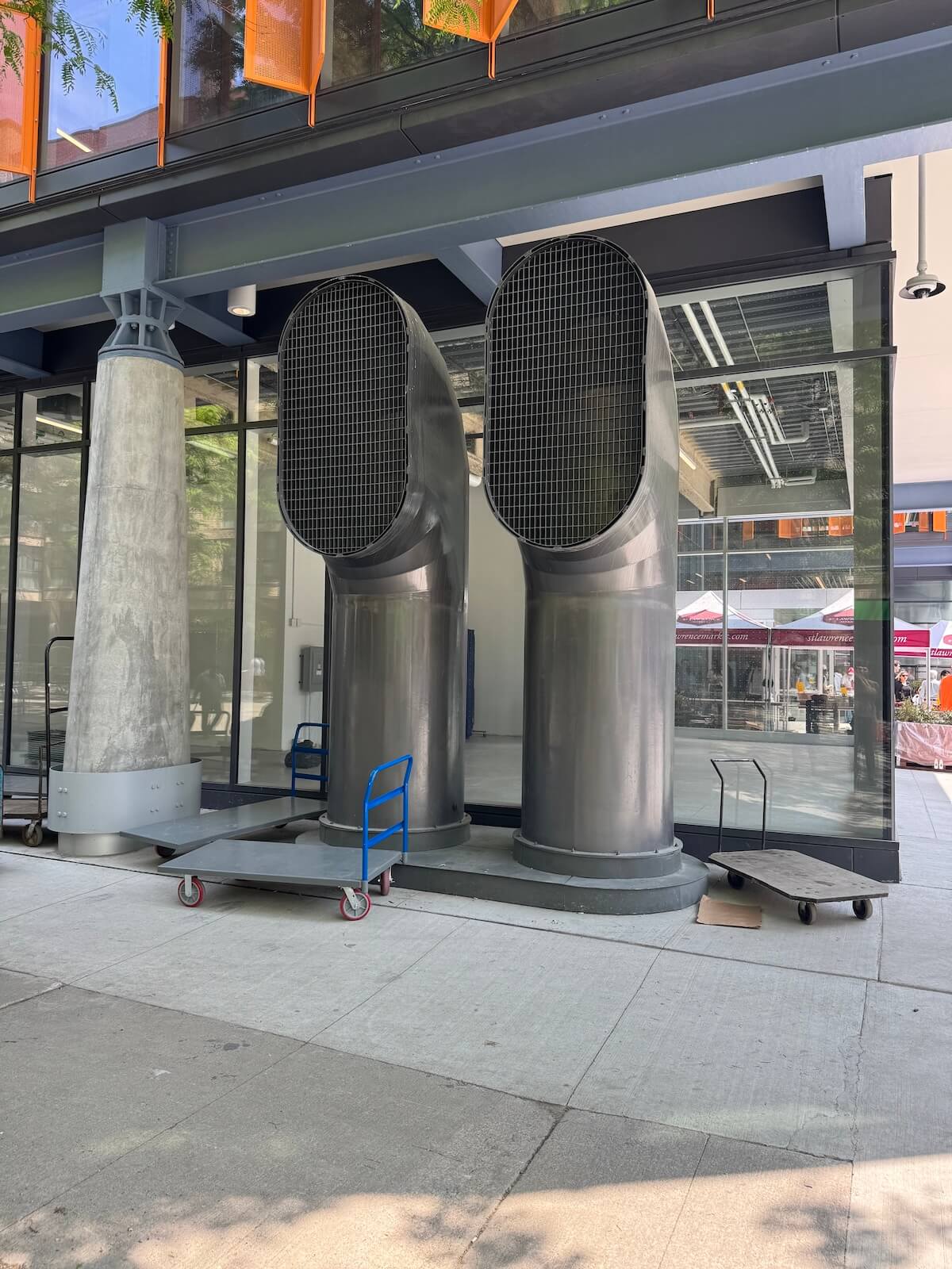 Although the design was significantly value-engineered, the process did not hinder the expressive use of visible structural and HVAC elements — an RSHP signature.