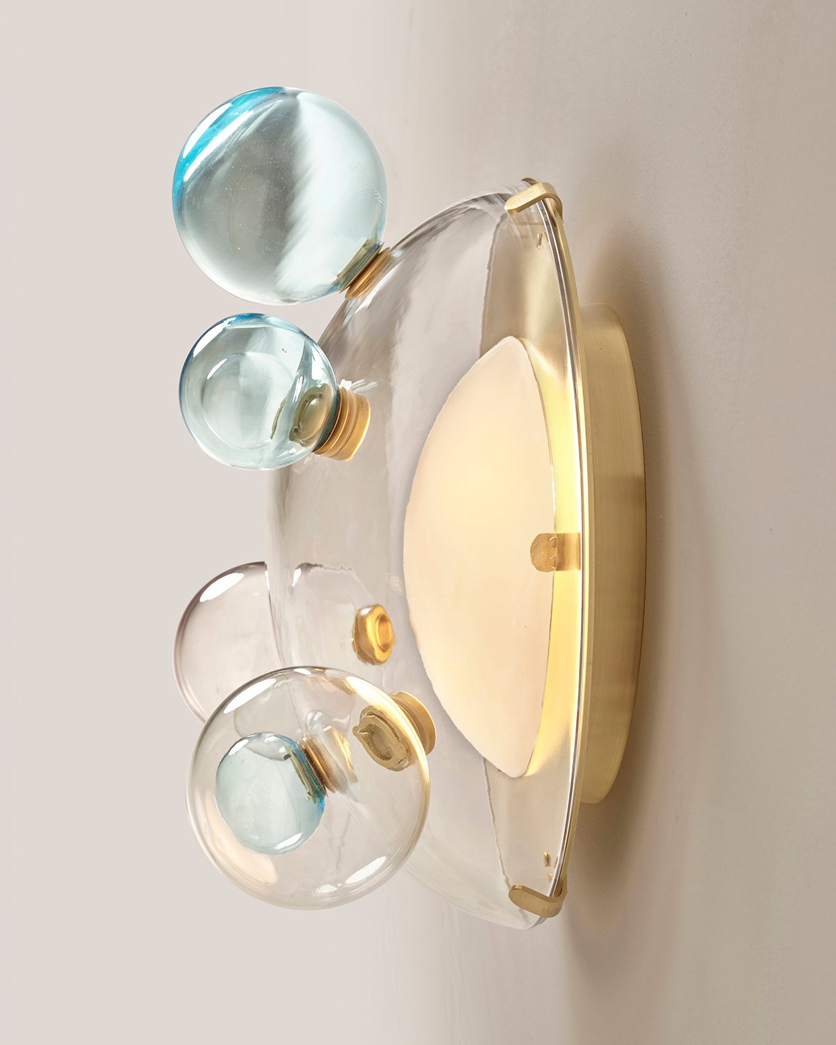 Side angle of lit up Aria lamp from Gaspere Asaro with 4 protruding light bulbs