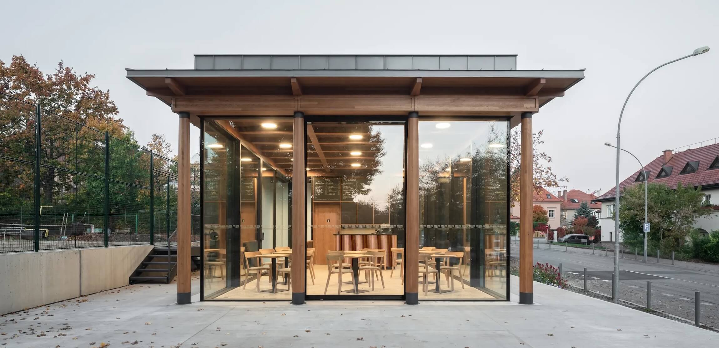 A Czech Tennis Club Makes the Most of an Urban Sliver