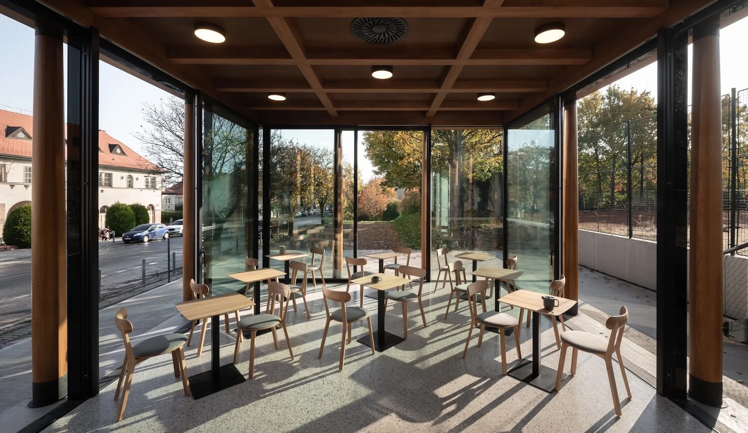 A Czech Tennis Club Makes the Most of an Urban Sliver