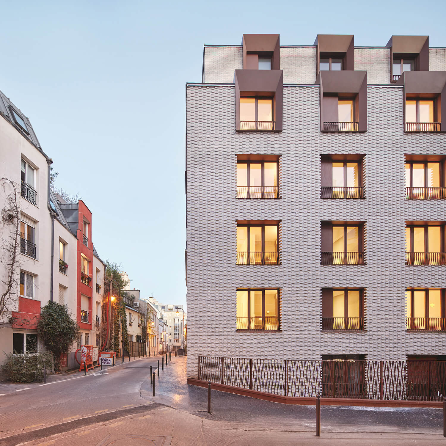 Un Toit transitional housing for women in Paris