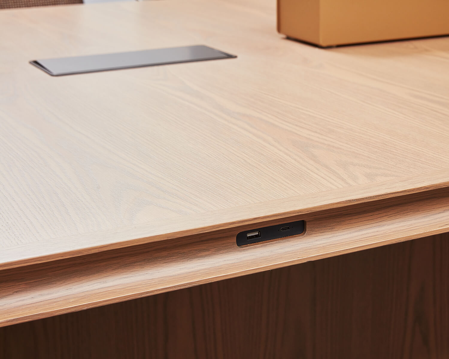 Figure conference table by Teknion