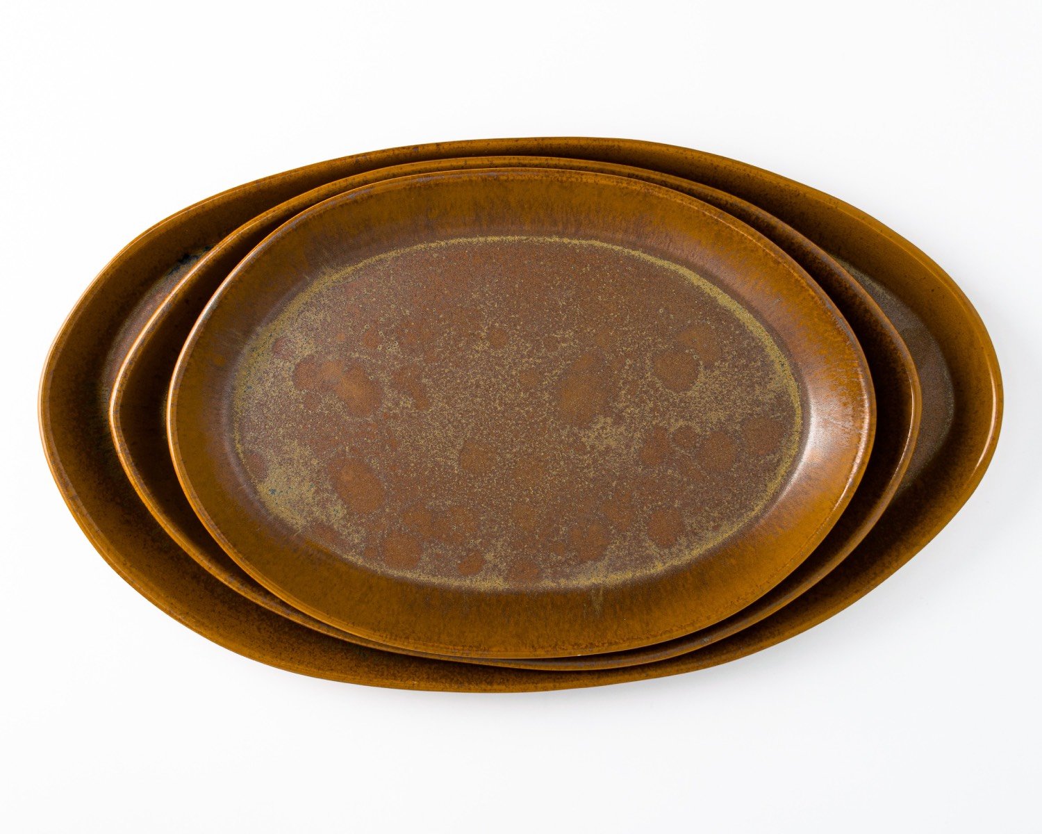 Oval serving platters in burl by Haand