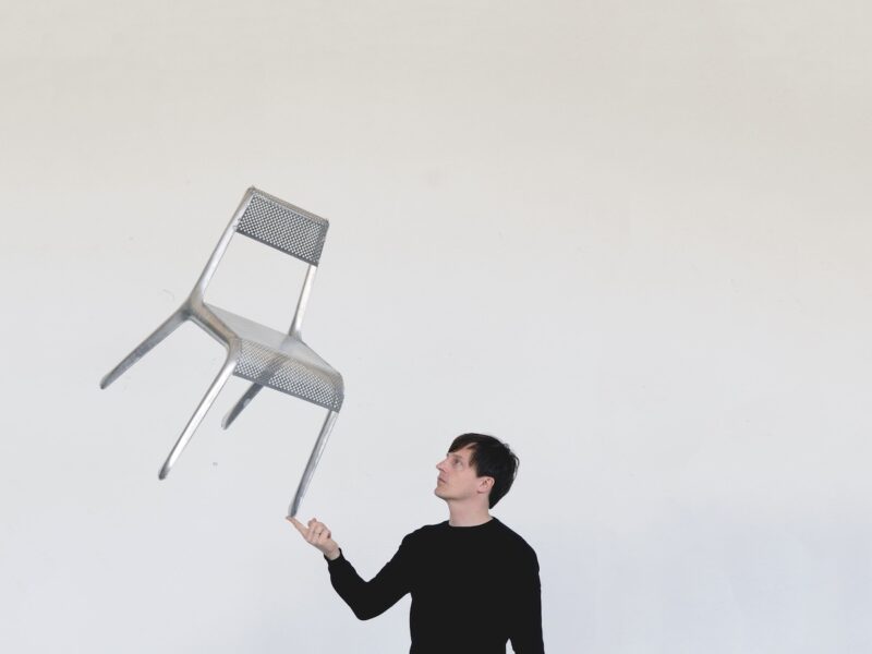 Oskar Zięta shows off the Ultraleggera chair.