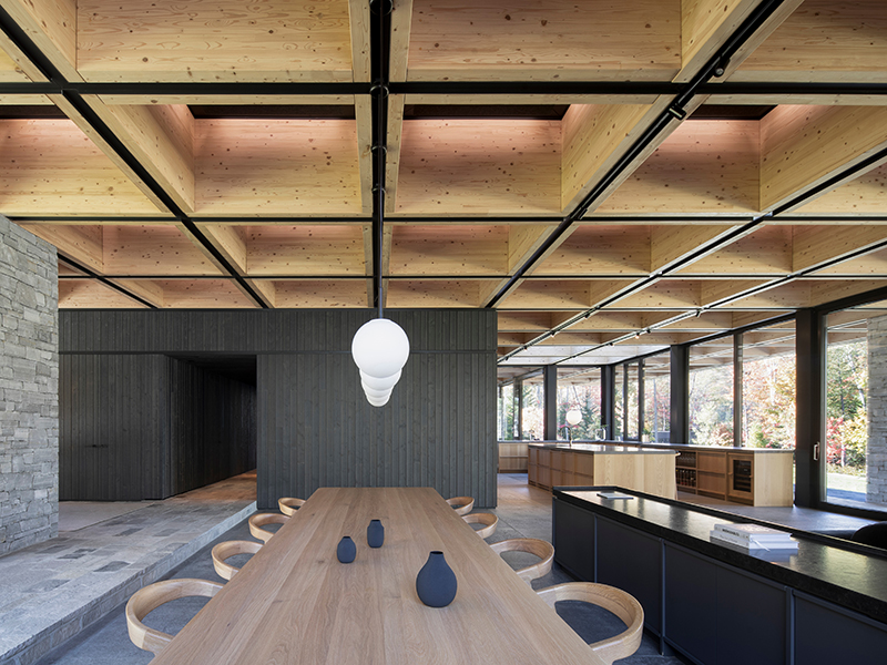 In this ACDF-designed chalet, the coffered roof features integrated linear LEDs that illuminate and accentuate the wood’s grain and acoustic panels that contribute to the home’s overall sense of intimacy and calm.