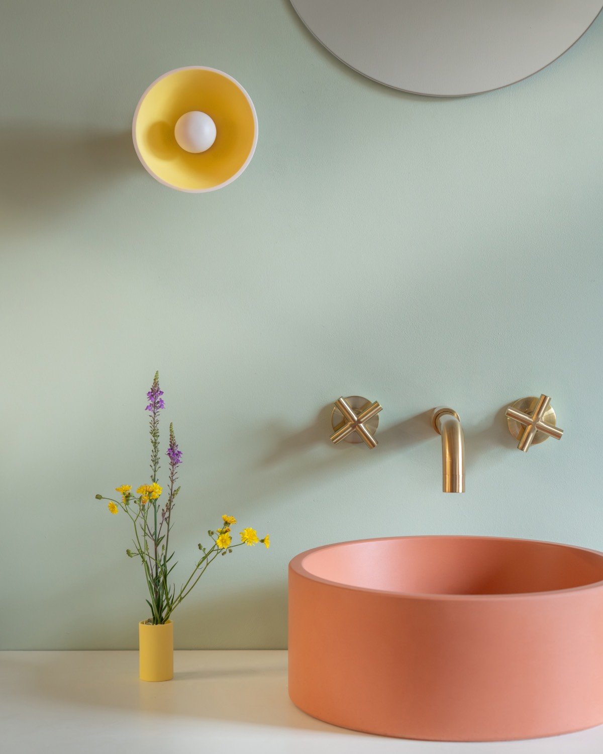 Hola Swivel wall light Pastello bathroom lighting Curiousa