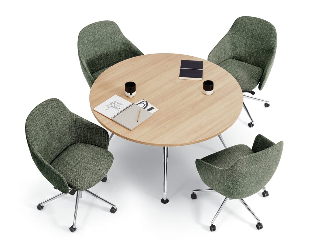 Quora chair by Global Furniture Group