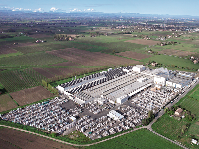 Italgraniti’s Italian production site outside Reggio Emilia recently underwent a major expansion, adding a new plant specifically dedicated to the production of large slabs while staying true to the company’s ethos of sustainability.