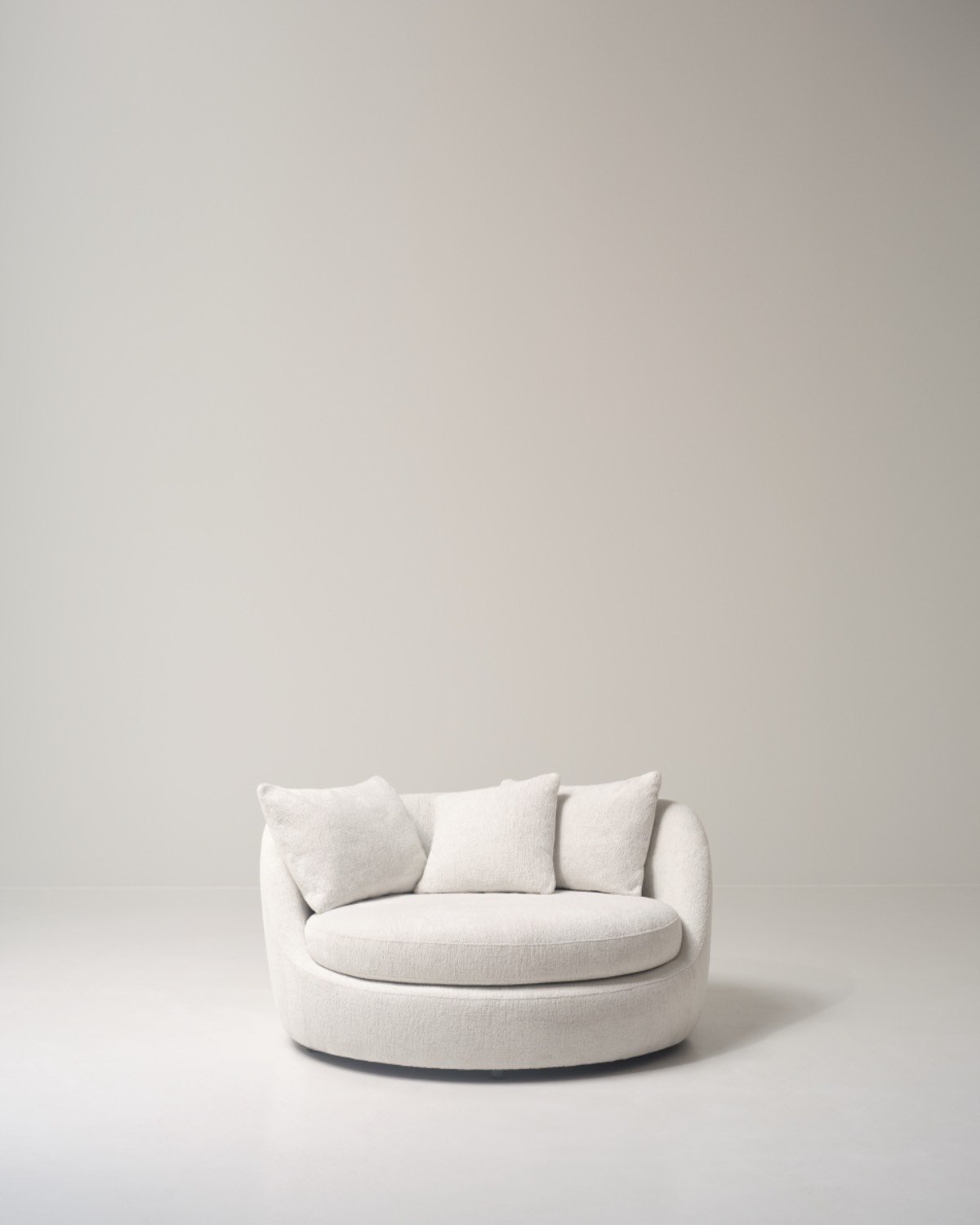White circular chair