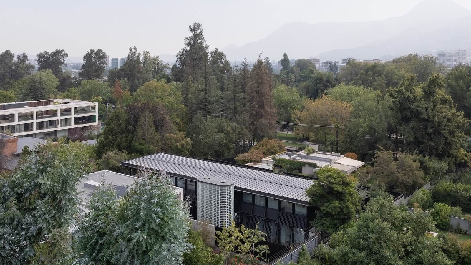 Centipede House by Hevia Poblete