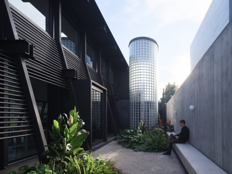 Centipede House by Hevia Poblete