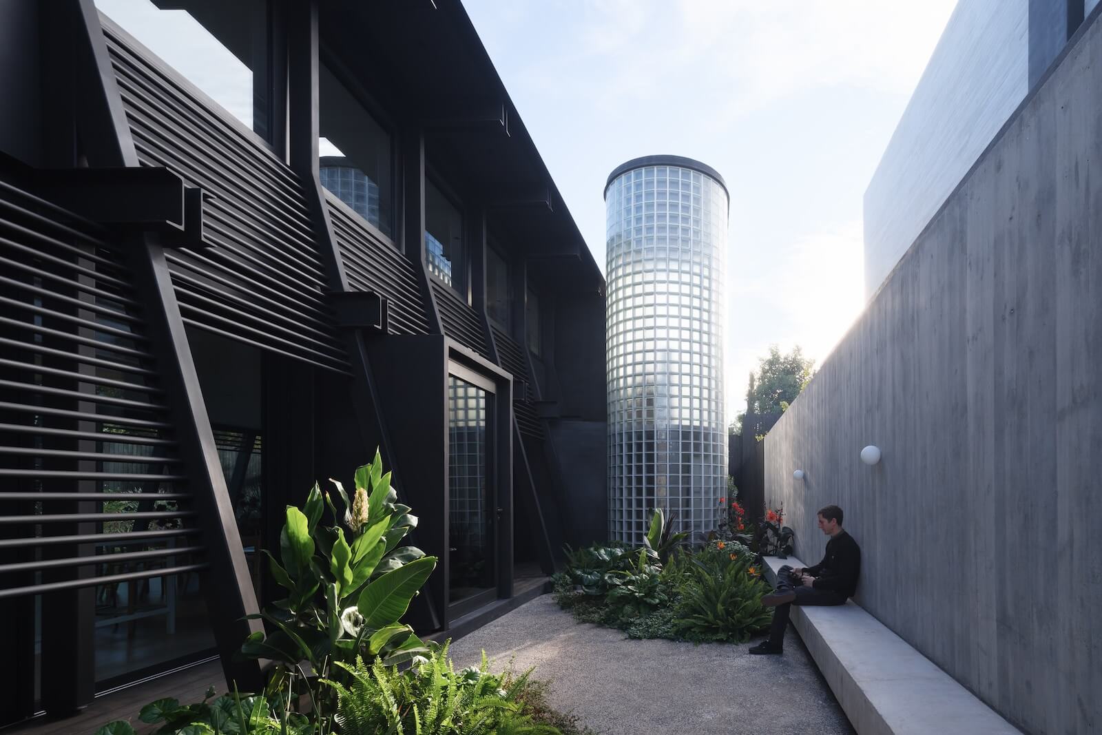 Centipede House by Hevia Poblete