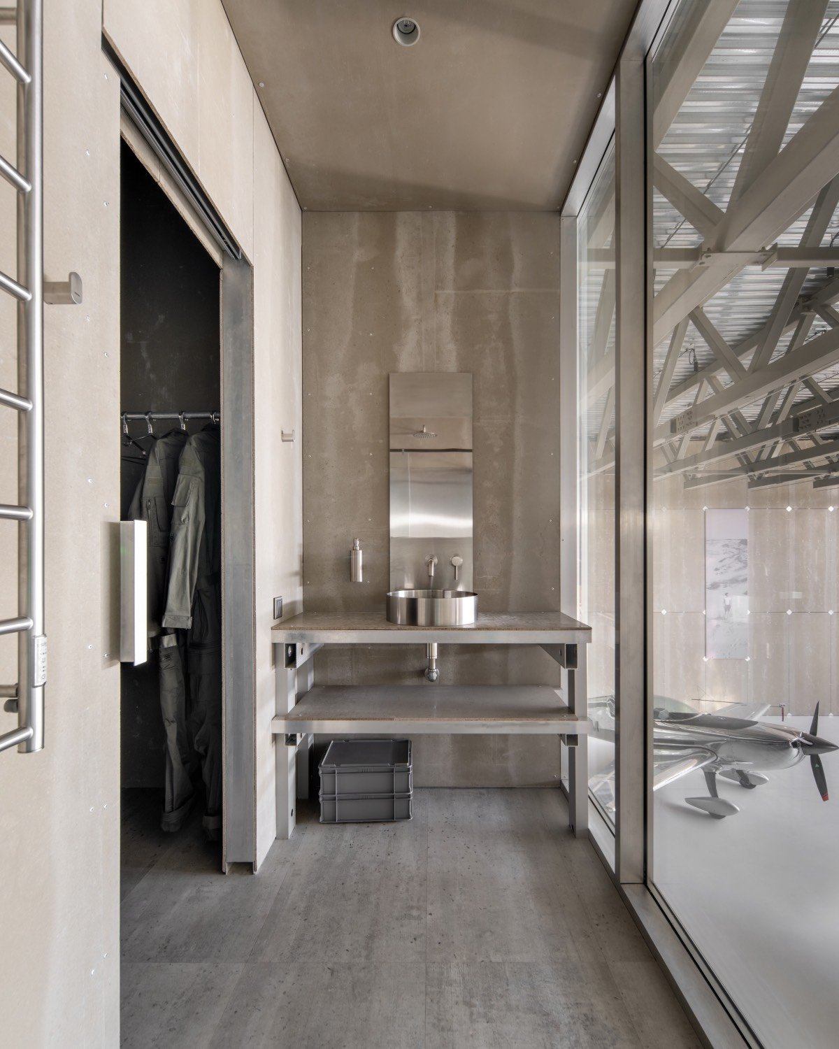 The changing rooms and shower area of the Aerotim Hangar by +kouple