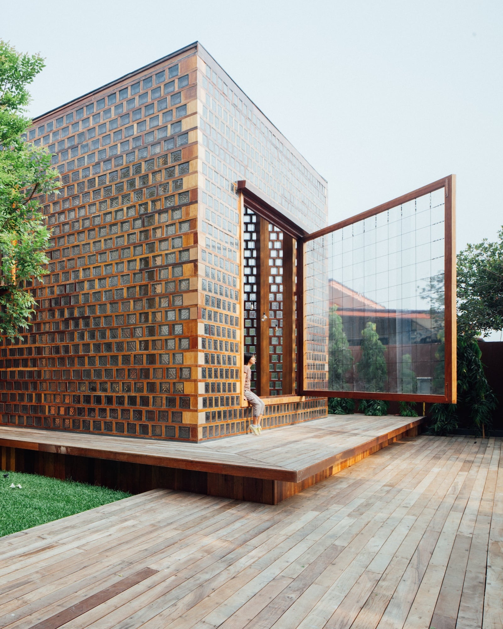 Massive doors provide connection to indoors and out at Boonserm Prethada's new restaurant in Thailand