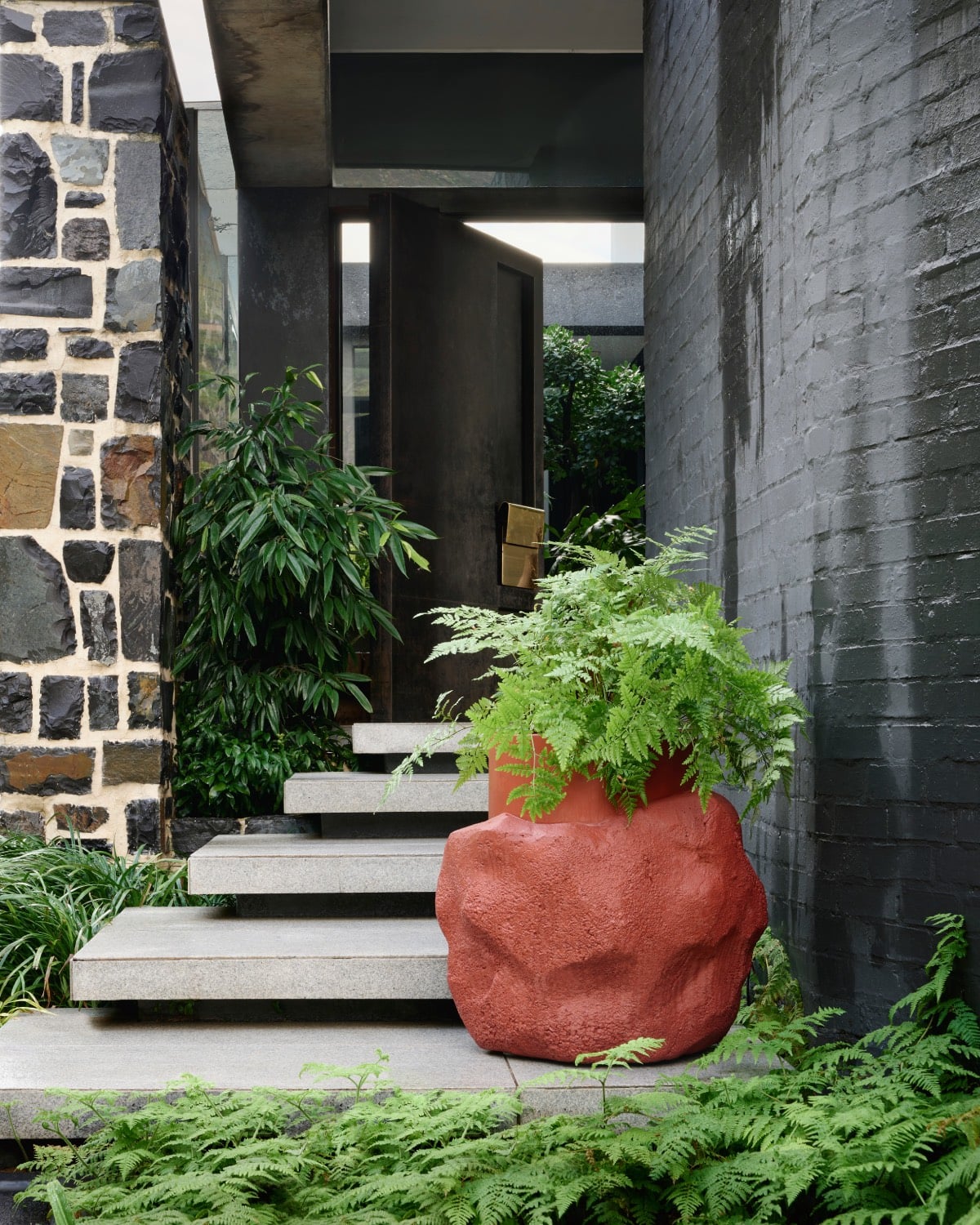 Petra Planters Fernando Mastrangelo Indigenus