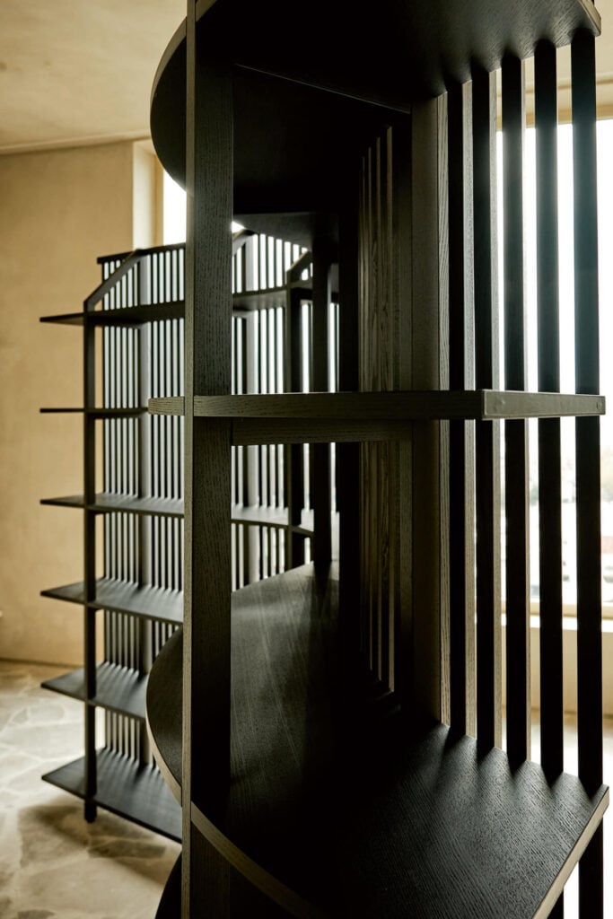 Slatted storage unit