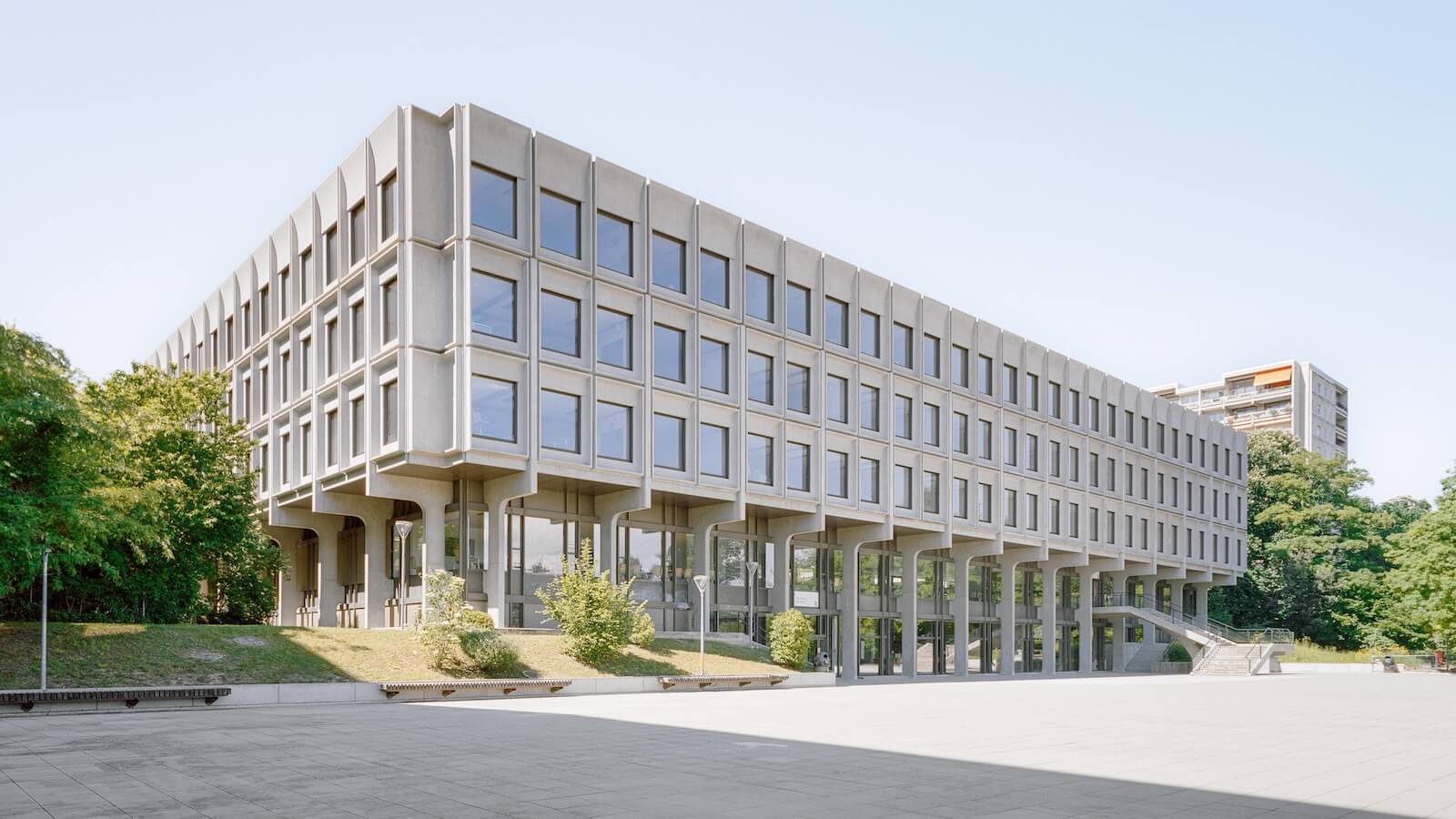 Geneva's Collège Rousseau Expands While Preserving Brutalist Charm